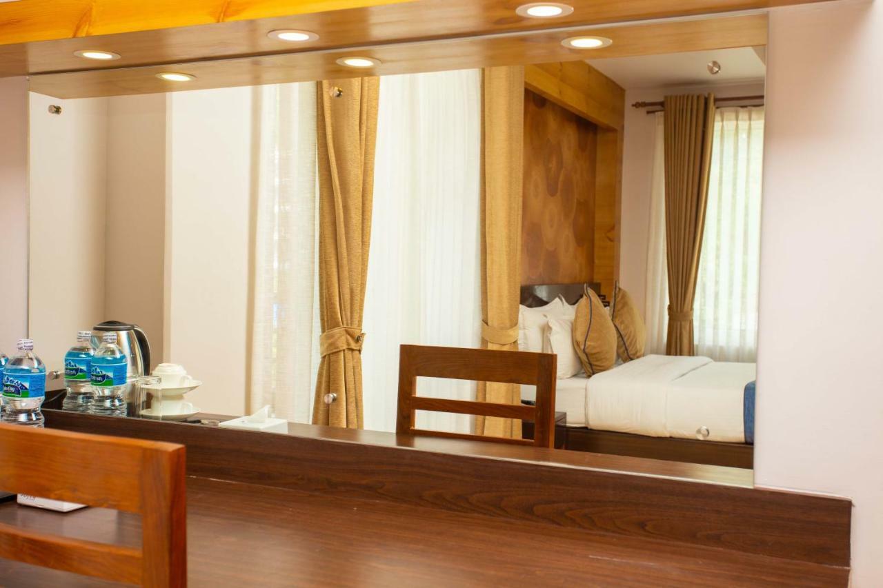 Hotel Lake Paradise Pokhara Esterno foto