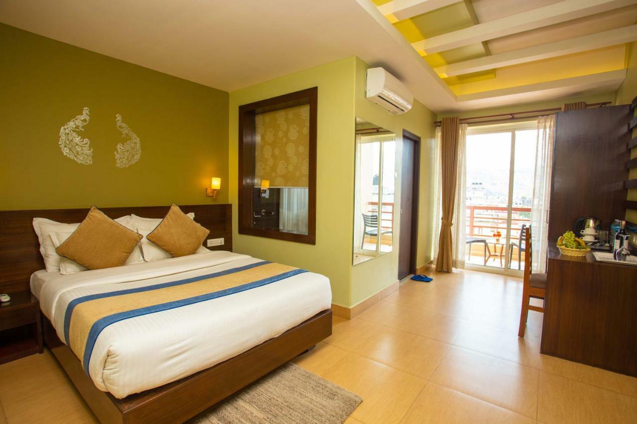 Hotel Lake Paradise Pokhara Esterno foto