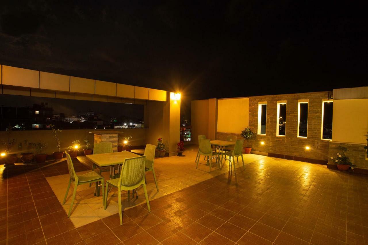 Hotel Lake Paradise Pokhara Esterno foto