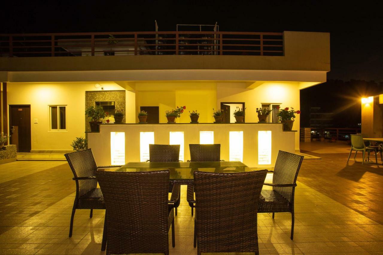 Hotel Lake Paradise Pokhara Esterno foto