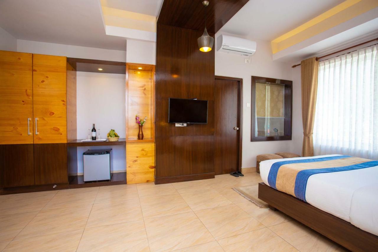 Hotel Lake Paradise Pokhara Esterno foto