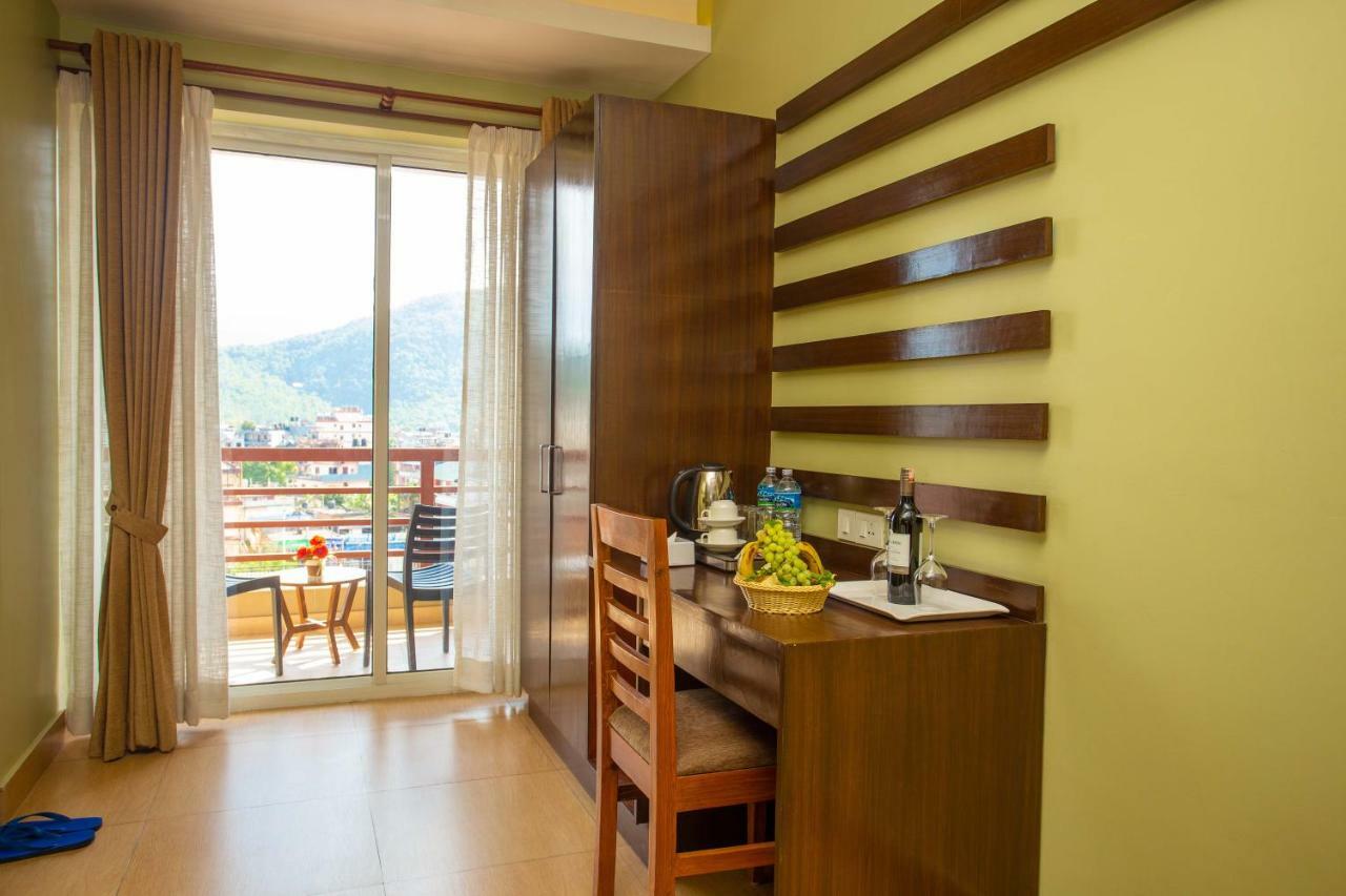 Hotel Lake Paradise Pokhara Esterno foto