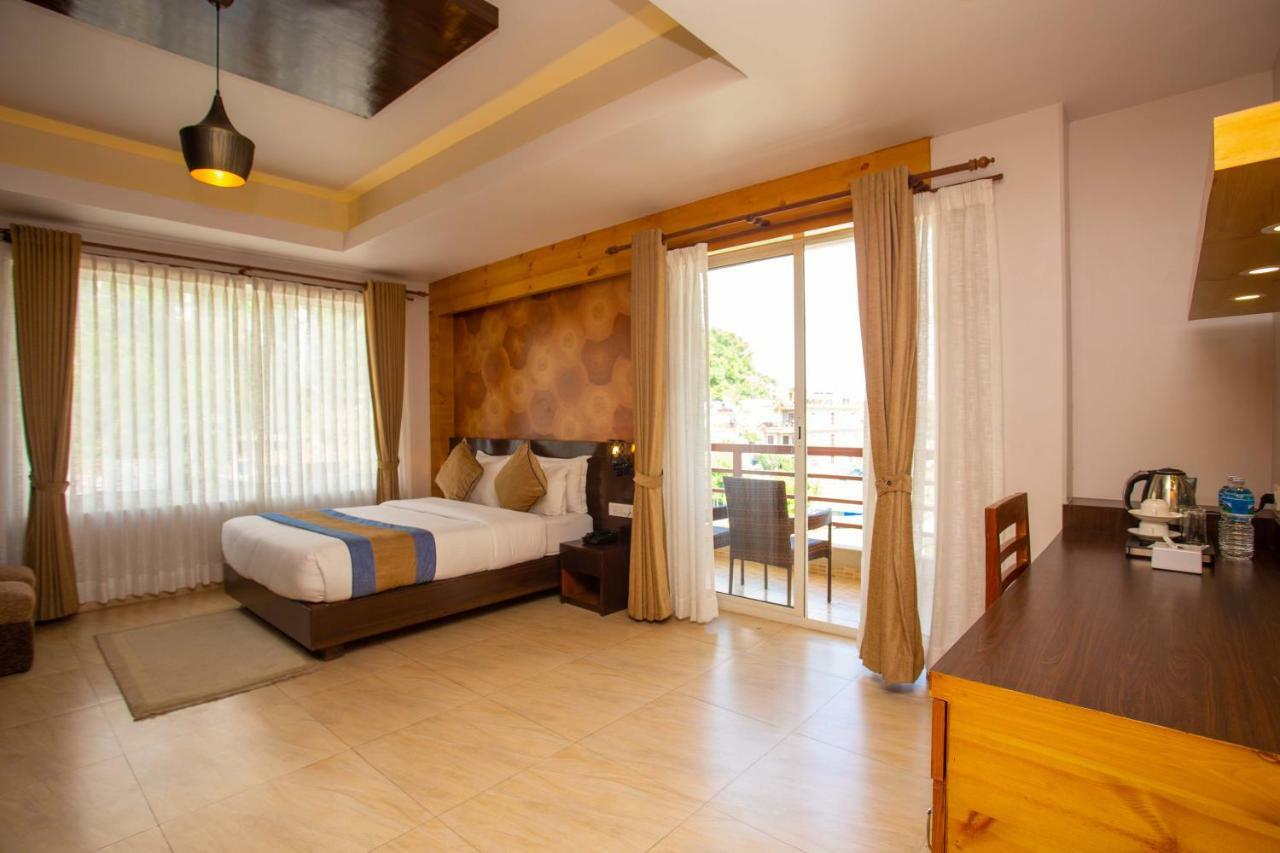 Hotel Lake Paradise Pokhara Esterno foto